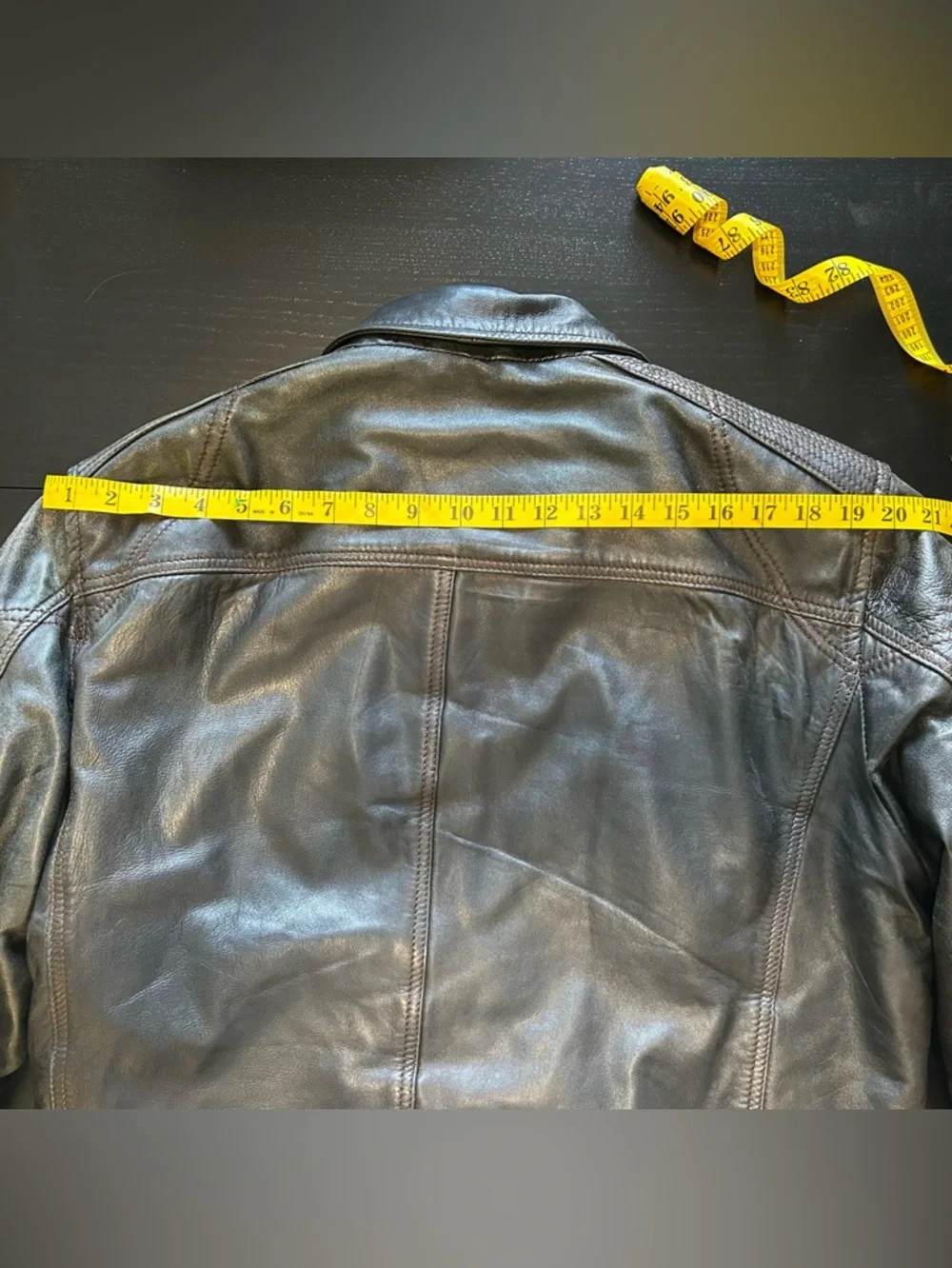 Danier Black Leather Moto Jacket Size Large Quilted Shoulder Full Zip Distressed - Picture 15 of 15